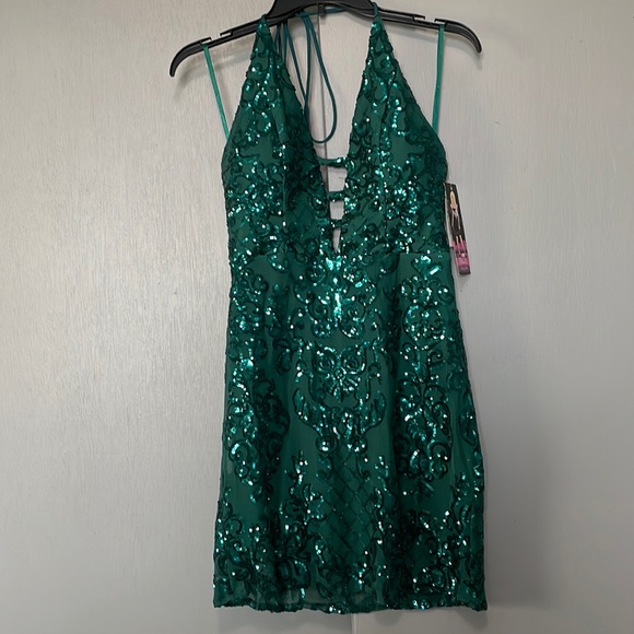Junior’s Emerald Sequin Dress - Picture 2 of 7